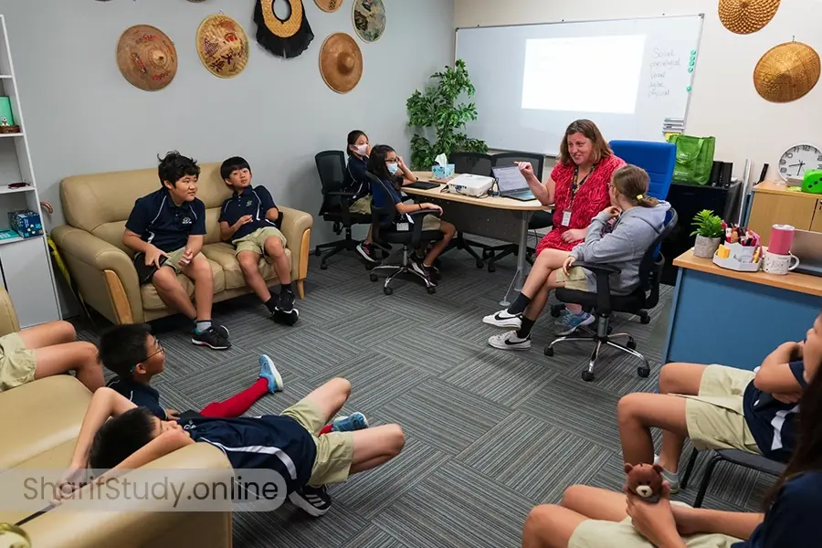 تحصیل دبستان در مدرسه Dalat مالزی 